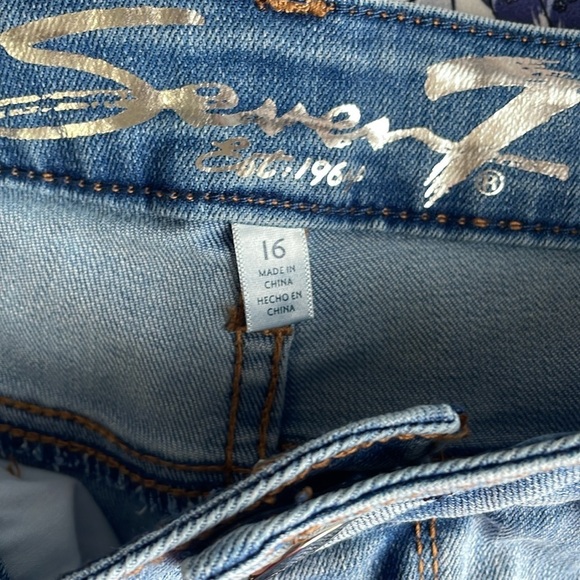 Seven7 Sunset Bermuda Shorts - Picture 6 of 7